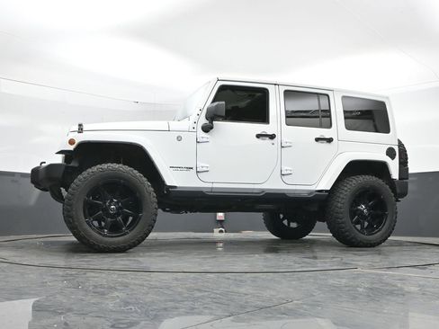 Used 2018 Jeep Wrangler Unlimited Sahara image 29