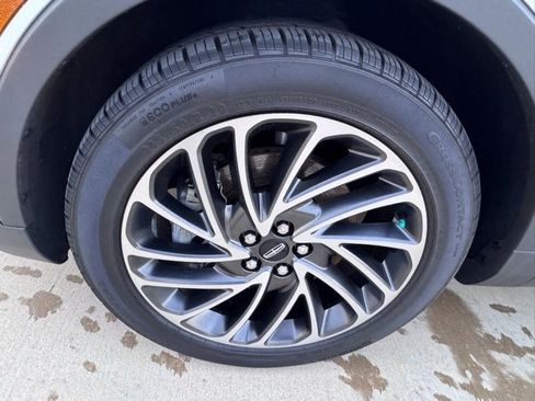 Used 2020 Lincoln Nautilus Reserve w/ Equipment Group 201A image 8