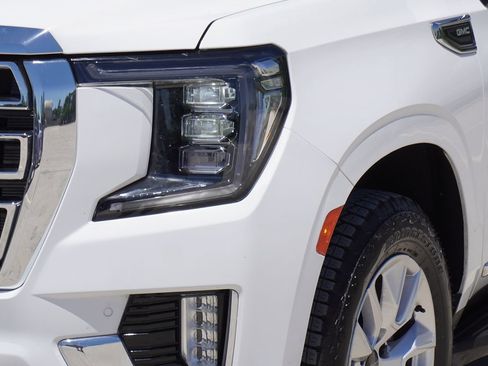 Used 2023 GMC Yukon XL SLT AWD/4WD image 2