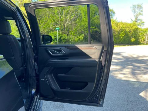 Used 2023 Chevrolet Suburban LT AWD/4WD image 46