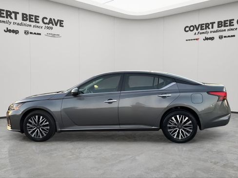Used 2023 Nissan Altima 2.5 SV image 5