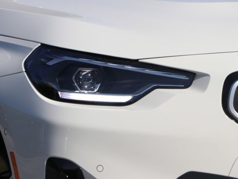 Used 2025 BMW 230i Coupe w/ Convenience Package image 5