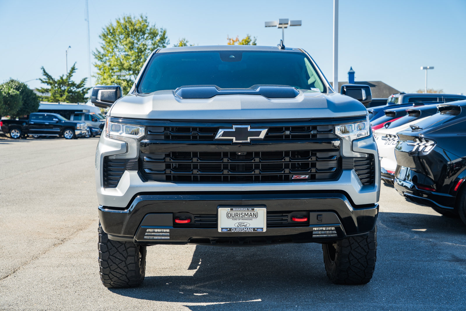 Used 2023 Chevrolet Silverado 1500 LT Trail Boss w/ LT Trail Boss Premium Package AWD/4WD image 2