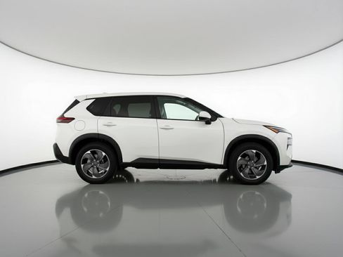 Used 2025 Nissan Rogue SV AWD/4WD image 11