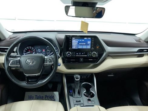 Used 2021 Toyota Highlander XLE AWD/4WD image 15