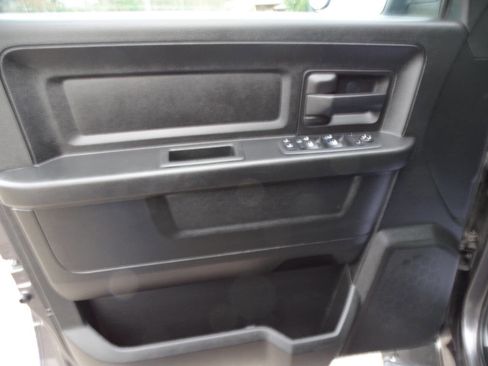 Used 2020 RAM 1500 4x4 Crew Cab w/ Night Edition w/ Wheel & Sound Group image 13