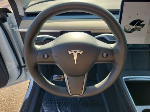 Used 2021 Tesla Model Y Long Range image 25