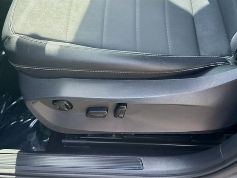 Used 2022 Volkswagen Taos SE image 17