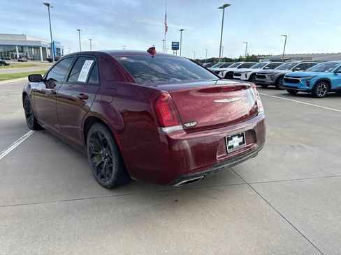 Used 2019 Chrysler 300 Touring w/ Sport Appearance Package RWD image 3