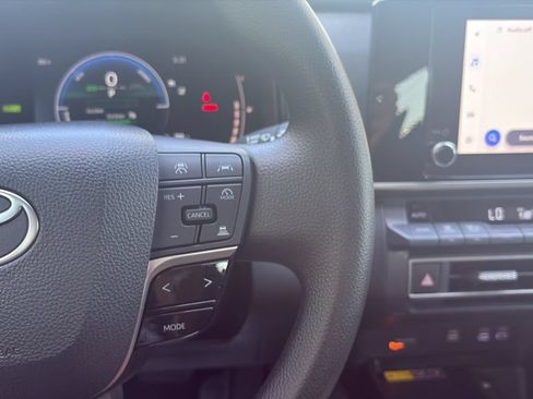 Used 2025 Toyota Camry LE FWD image 19