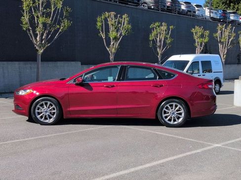 Used 2017 Ford Fusion SE w/ Fusion SE Technology Package image 9