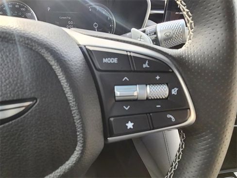 Used 2025 Genesis G70 2.5T image 8