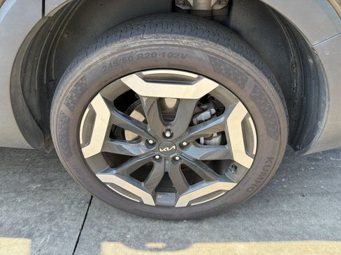 Used 2023 Kia Telluride EX w/ EX Captain's Chair Package FWD image 7