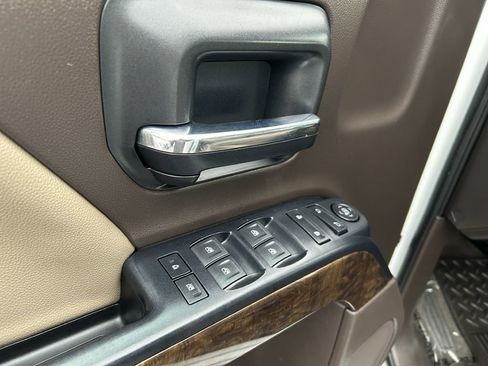 Used 2018 Chevrolet Silverado 1500 LT w/ LT Eassist Package image 8