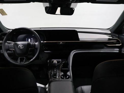 Certified 2025 Toyota Crown Signia XLE image 16