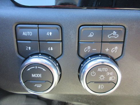 New 2026 GMC Sierra 3500 SLT image 18