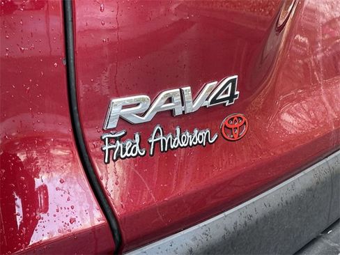 Used 2023 Toyota RAV4 XLE Premium image 11