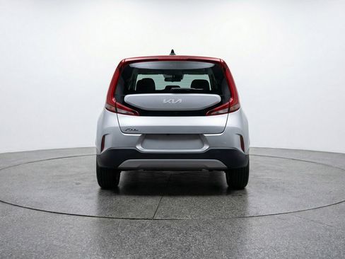 Used 2025 Kia Soul LX w/ LX Technology Package FWD image 7