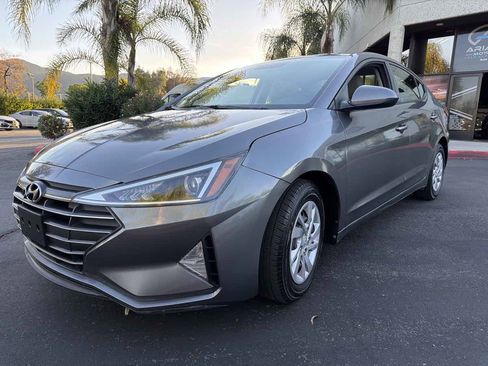 Used 2019 Hyundai Elantra SE image 2