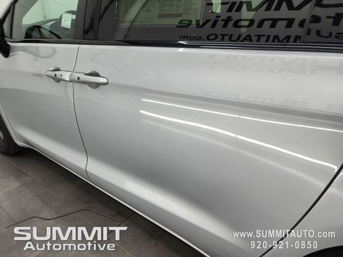 New 2026 Chrysler Pacifica Limited w/ S Appearance Package AWD/4WD image 35