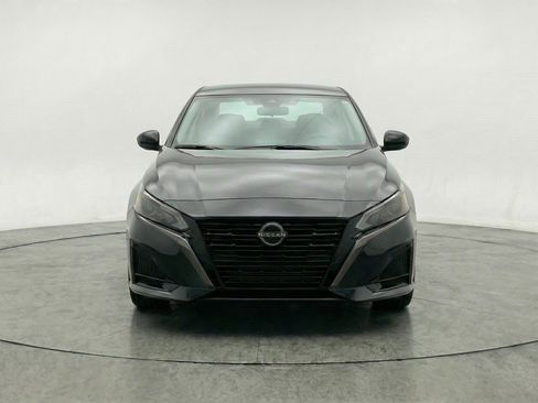 Used 2025 Nissan Altima 2.5 SV FWD image 2
