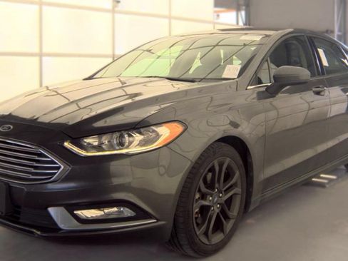 Used 2018 Ford Fusion SE w/ Equipment Group 201A FWD image 1