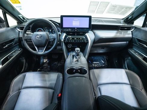 Used 2024 Toyota Venza XLE AWD/4WD image 14
