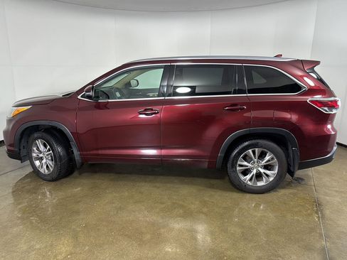 Used 2015 Toyota Highlander XLE AWD/4WD image 14