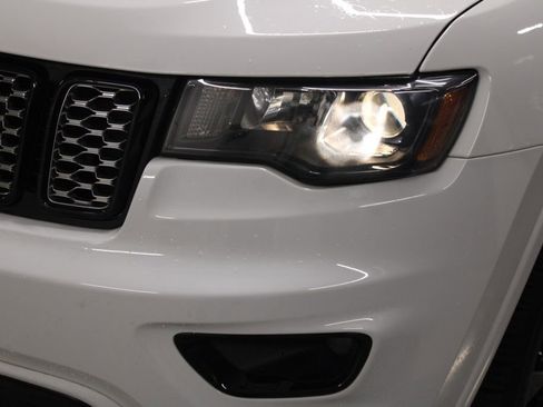 Used 2019 Jeep Grand Cherokee Altitude AWD/4WD image 11