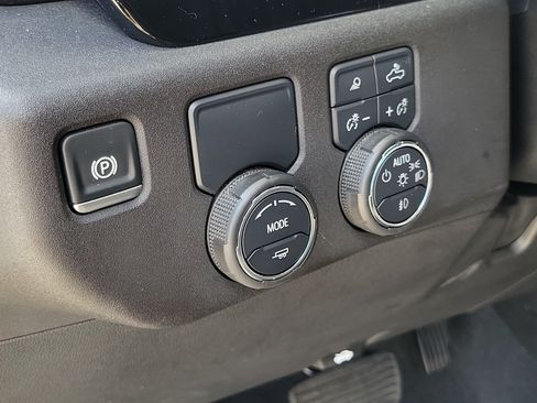 Used 2025 Chevrolet Silverado 1500 RST w/ Convenience Package II RWD image 13