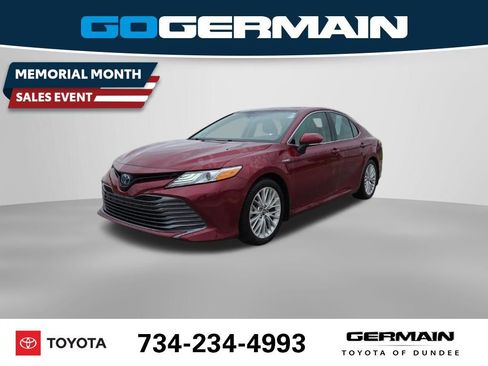 Used 2020 Toyota Camry XLE w/ Sunroof Package FWD image 1