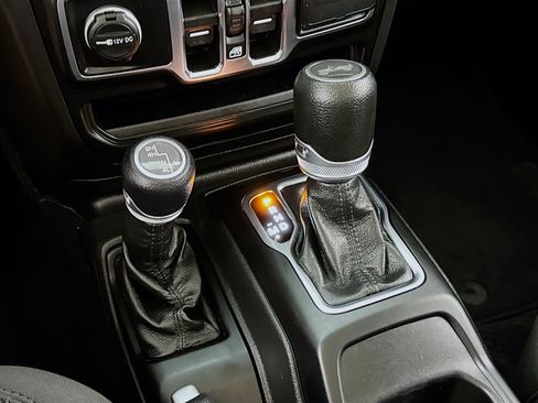 Used 2022 Jeep Wrangler Unlimited Sport AWD/4WD image 18