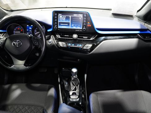 Used 2022 Toyota C-HR XLE image 10