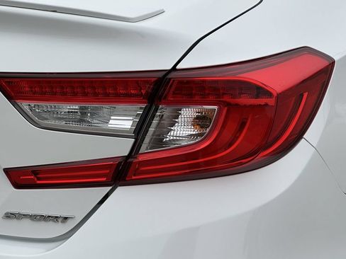 Used 2018 Honda Accord Sport image 31