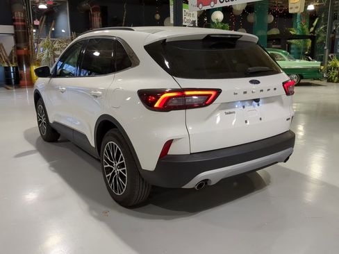 Used 2025 Ford Escape SE image 9