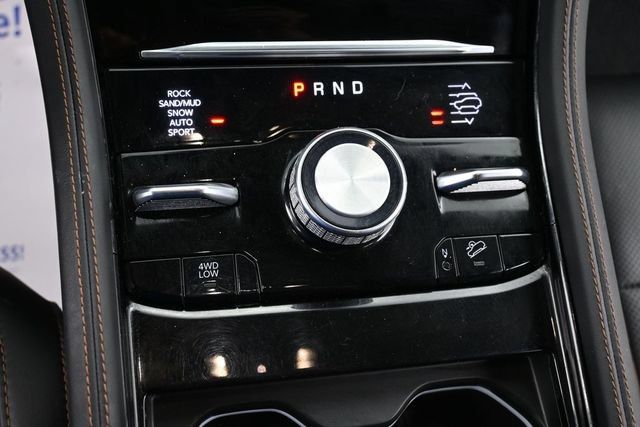 Used 2025 Jeep Grand Cherokee Summit AWD/4WD image 14