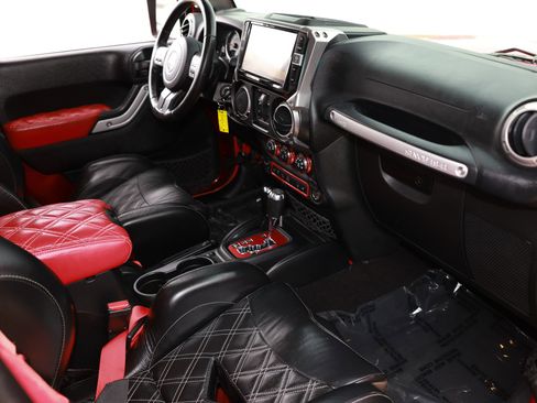 Used 2016 Jeep Wrangler Unlimited Rubicon w/ Connectivity Group image 21