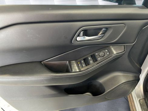 Used 2024 Nissan Rogue SV image 12