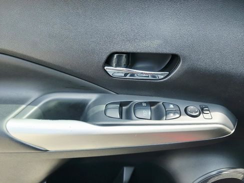 Used 2019 Nissan Kicks SR w/ SR Premium Package FWD image 21