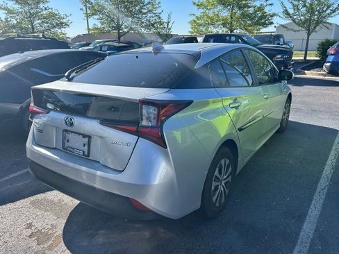 Used 2020 Toyota Prius LE image 4