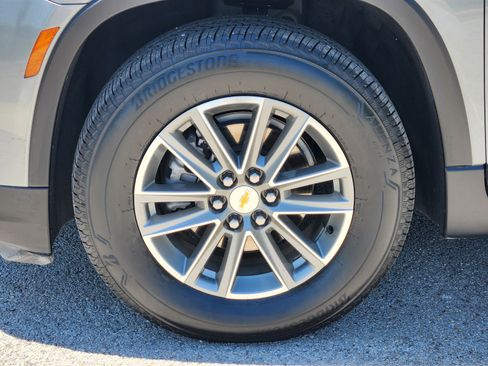 Used 2023 Chevrolet Traverse LT FWD image 30