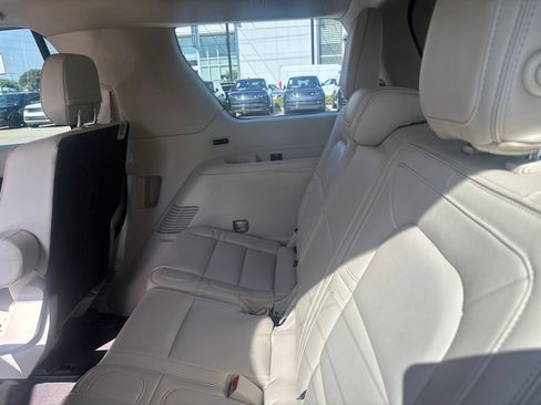 Used 2018 Lincoln Navigator Reserve w/ Technology Package AWD/4WD image 15