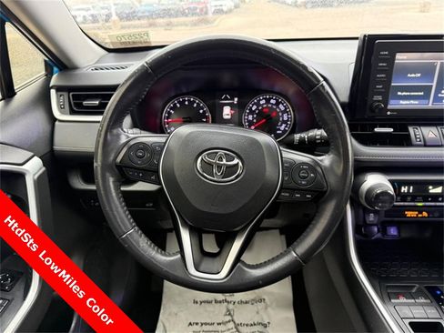 Used 2021 Toyota RAV4 XLE Premium image 14
