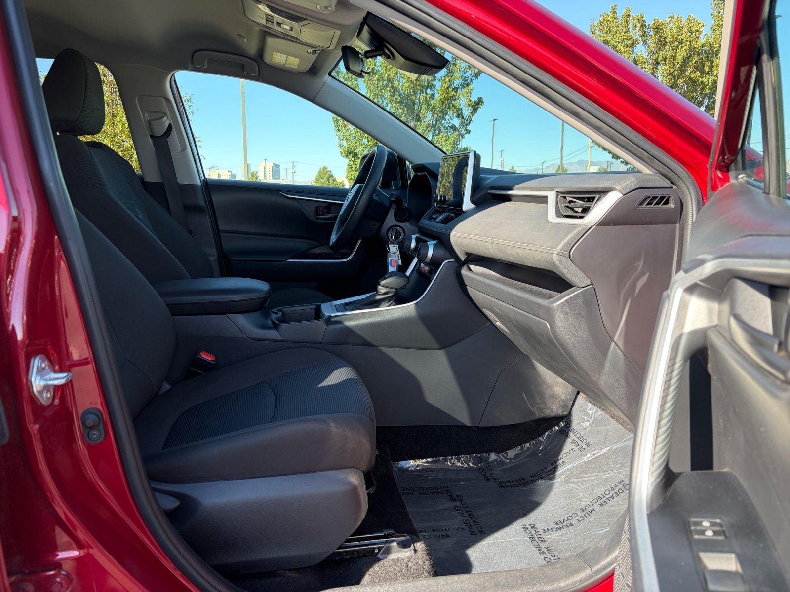 Used 2025 Toyota RAV4 LE AWD/4WD image 29