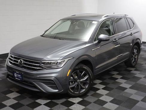 Certified 2023 Volkswagen Tiguan SE AWD/4WD image 2