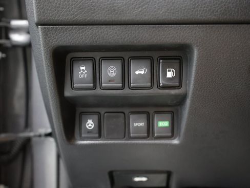 Used 2018 Nissan Rogue SL FWD image 17