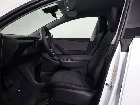 Used 2026 Tesla Model Y 2WD image 10