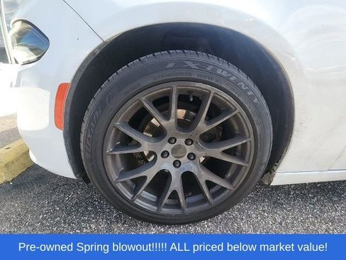 Used 2019 Dodge Charger SXT RWD image 11