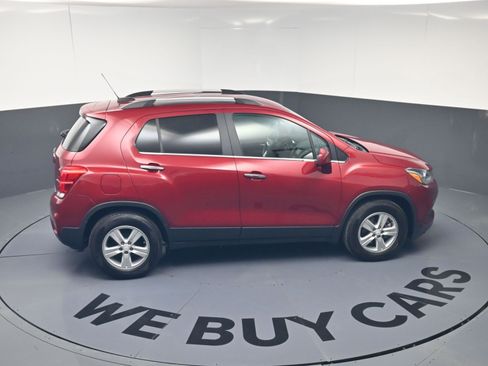 Used 2020 Chevrolet Trax LT w/ Driver Confidence Package image 33