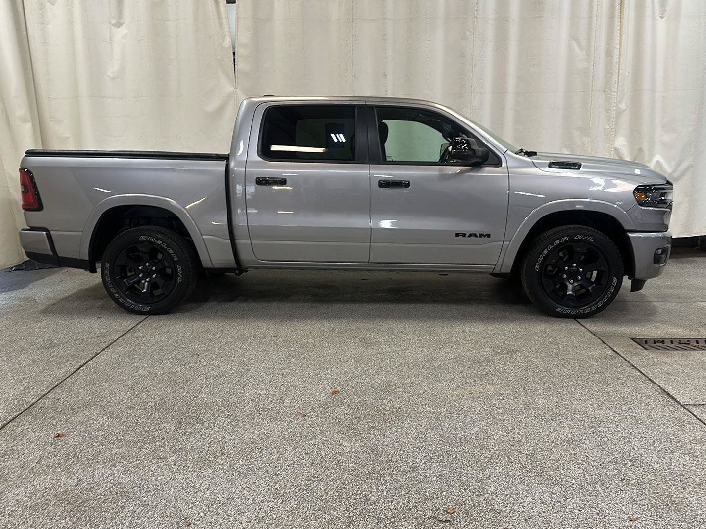 Used 2025 RAM 1500 Big Horn AWD/4WD image 6